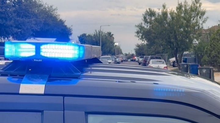 Joven borracho huye de la policía y casi se impacta con un tractor en Laredo