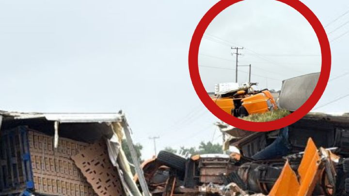 Tráiler que transportaba fresas vuelca aparatosamente y deja a 2 heridos en carretera de Reynosa