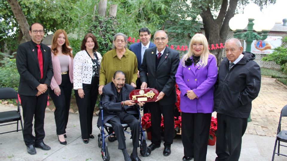 Recibe Llaves de Laredo