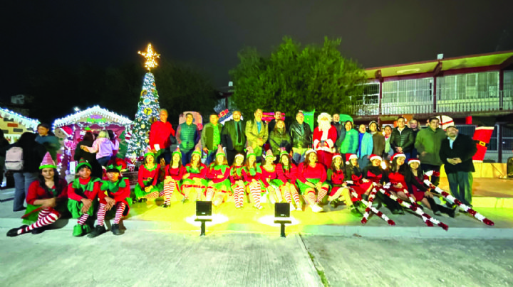 Santa Claus llega al CBTis 137 de Nuevo Laredo; estudiantes viven emotivo festival navideño