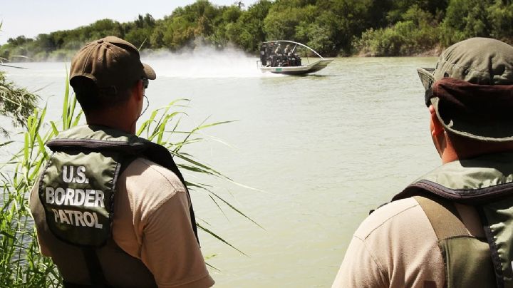 Patero abandona a su suerte a un niño pequeño en las heladas aguas del río Bravo