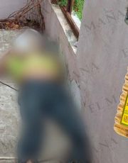 Foto descriptiva de: Macabro hallazgo: hallan hombre en Nuevo Laredo sin vida rodeado de botellas de 'Tonayán'