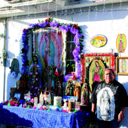 Vecina de la colonia Infonavit Fundadores festeja a la Virgen de Guadalupe desde hace 30 años