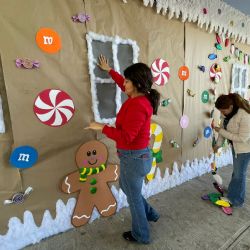 'Transforman' Primaria Jesús Reyes Heroles en una increíble villa navideña