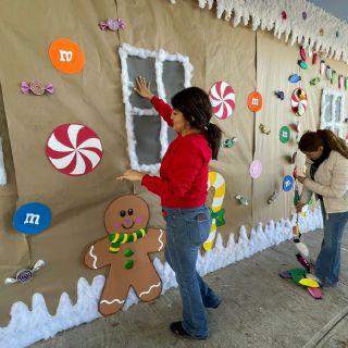 'Transforman' Primaria Jesús Reyes Heroles en una increíble villa navideña