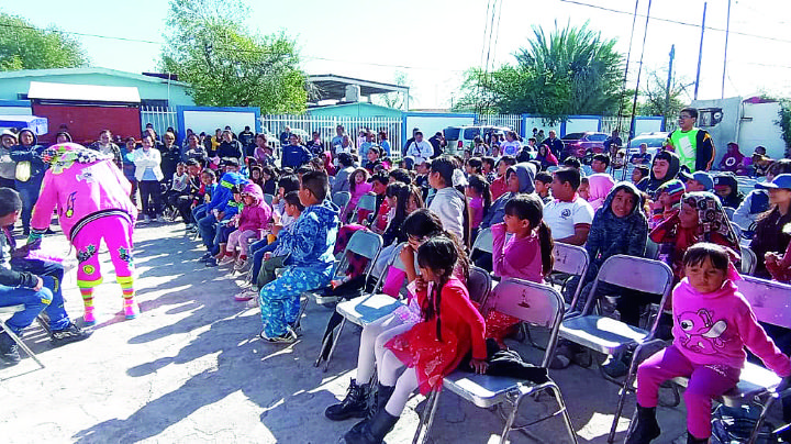 Ángeles sin Fronteras brindan amor y paz a niños