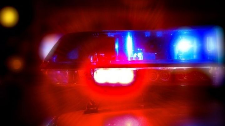 Hombre alcoholizado choca su Mustang en Laredo, provoca apagón y huye; lo detienen una cuadra después