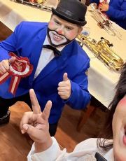 Foto descriptiva de: Payaso 'Tuki Tuki' deja el cumpleaños de su hija para ir a show falso; es asesinado