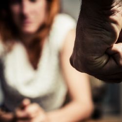 En Laredo, joven golpea y rompe la boca de su esposa; él le dice a la policía que fue algo leve