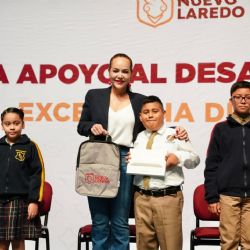 Reconocen padres de familia y estudiantes labor de alcaldesa Carmen Lilia Canturosas en educación