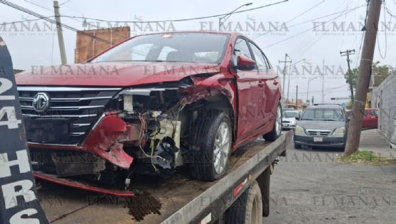 Joven a bordo de camioneta se pasa el rojo y se estrella contra abuelito en la colonia Palacios