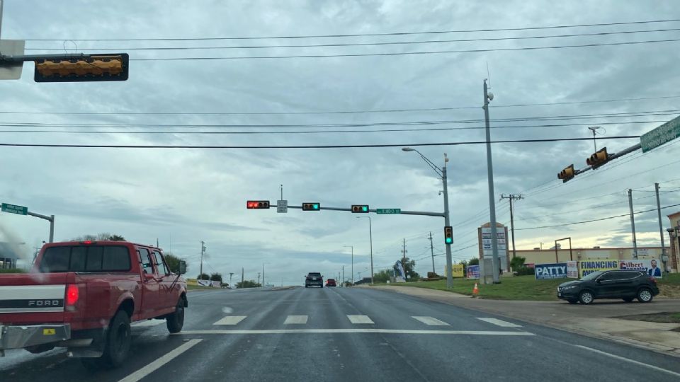 En la avenida Ejido hay varios tramos de carriles cerrados por trabajos subterráneos.
