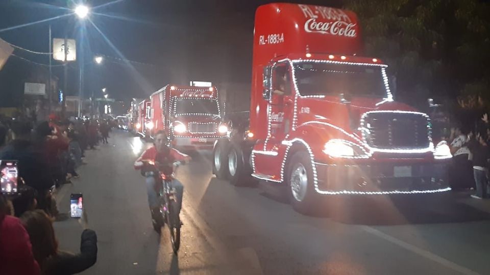 Desfile Navideño 2025 deslumbra en Nuevo Laredo
