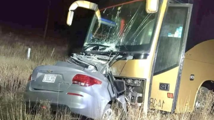 Choque frontal destroza automóvil y mata a joven de 18 años en la carretera Parral–Matamoros
