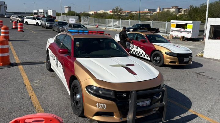 Policía de Tamaulipas escolta a paisanos tras cruzar por Nuevo Laredo