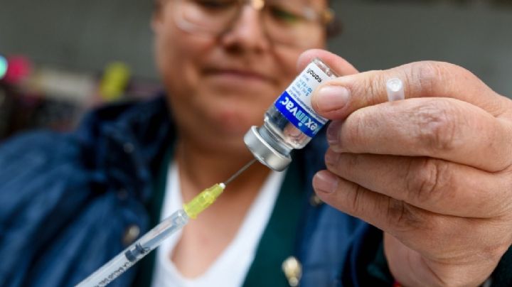 Sheinbaum descarta riesgo por la 'supergripa' H3N2 y llama a reforzar vacunación contra la influenza