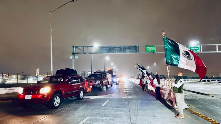 Caravana de más de 4 mil vehículos cruza por Nuevo Laredo para celebrar la Navidad en casa | VIDEO