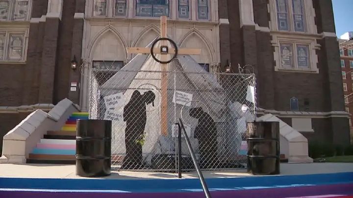 Dallas: pesebre con María y José detenidos en una jaula visibiliza la crisis migrante en Texas