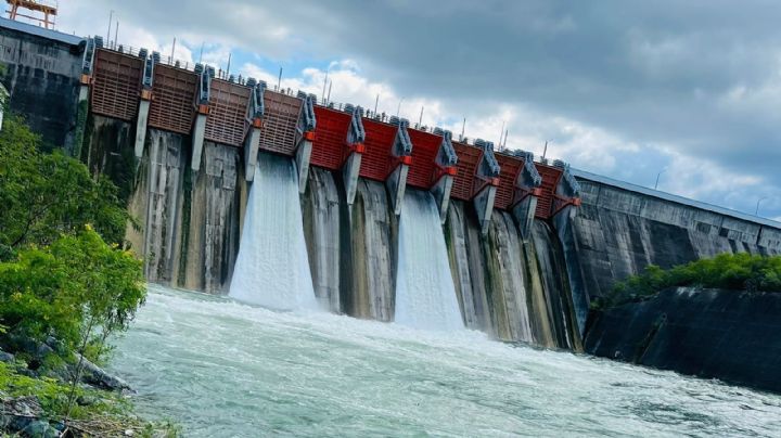 Pago de deuda hídrica con EU activa desfogue; Presa El Cuchillo abre compuerta a partir de medianoche
