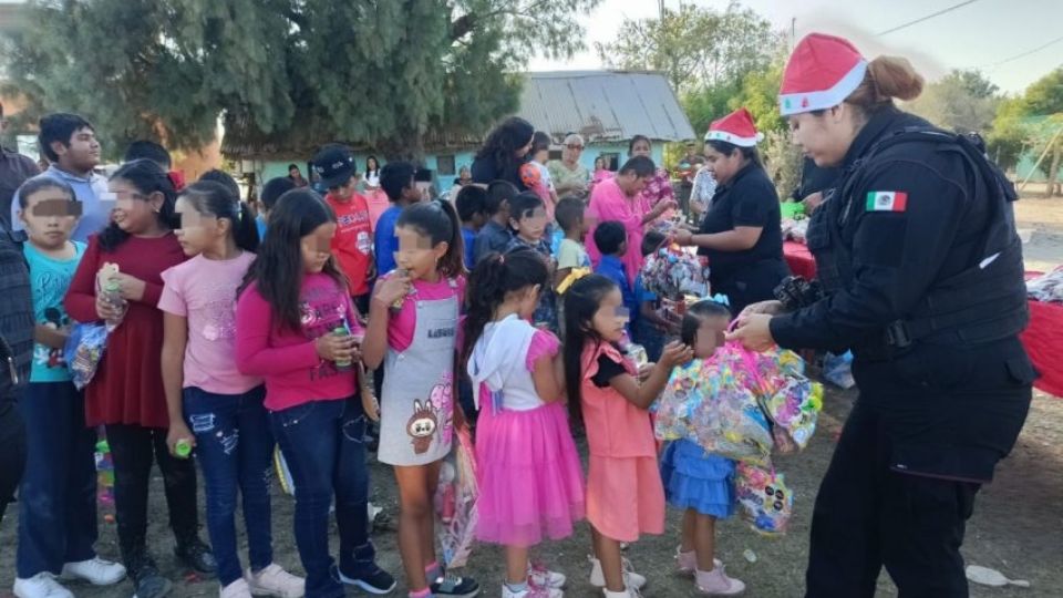 Realizan entrega de juguetes y dulces