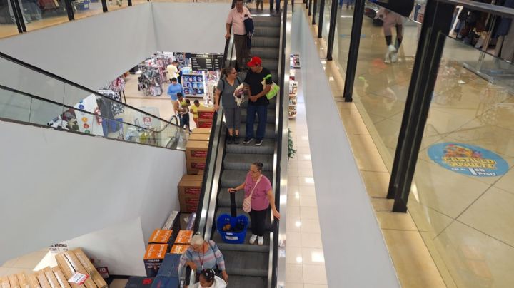 Centros comerciales abarrotados en Nuevo Laredo para las 'compras de pánico' de Navidad