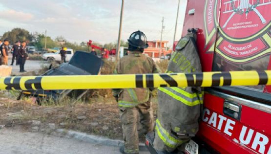 Conductor pierde control de su camioneta y muere dentro de un canal; no llegó a Navidad con su familia