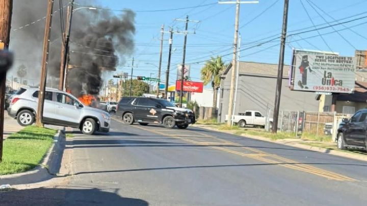 Caos en Laredo: persecución del DPS deja a persona arrollada, choque de autos y patrulla incendiada