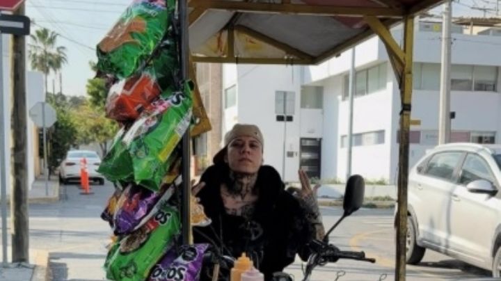 Santa Fe Klan es captado en triciclo vendiendo elotes; de los escenarios al barrio