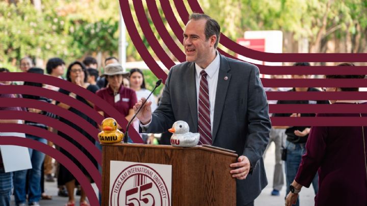 TAMIU recibe acreditación por parte de la Comisión de Universidades