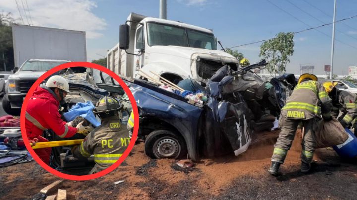 Camión de carga destroza camioneta en Monterrey; conductor queda prensado | IMÁGENES FUERTES
