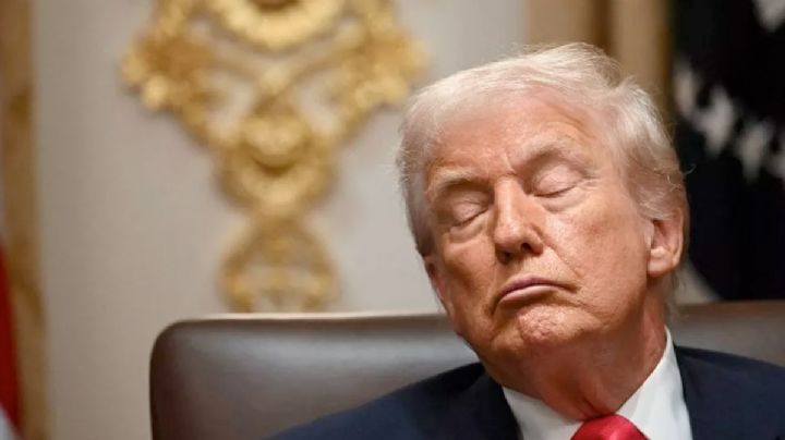 'Trump el dormilón': se burlan del presidente por dormirse en pleno evento; ¿karma por Biden?
