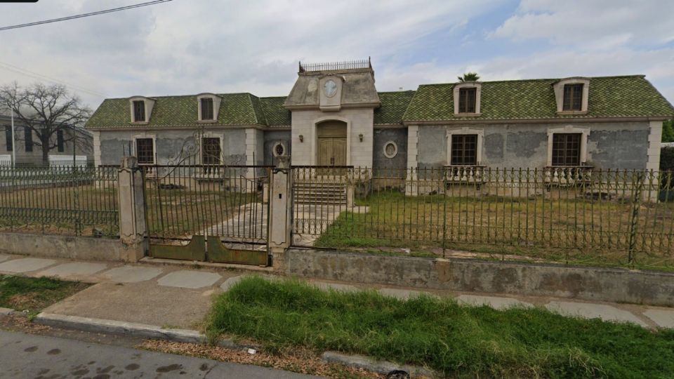 Ponen en venta a la famosa residencia deshabitada.