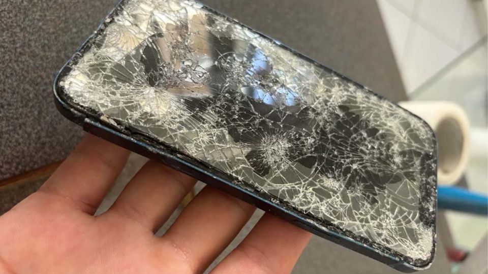 Hombre quiebra iPhone y es detenido en Laredo