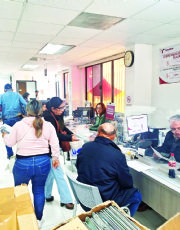 Foto descriptiva de: Responden ciudadanos de Nuevo Laredo en la Oficina Fiscal