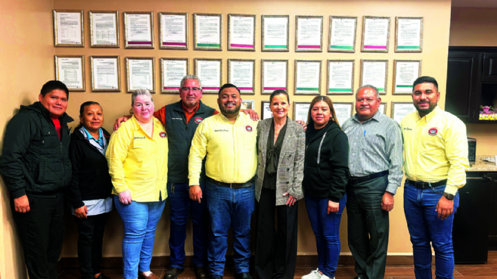 Embajador de EU reconoce liderazgo de los Laredos