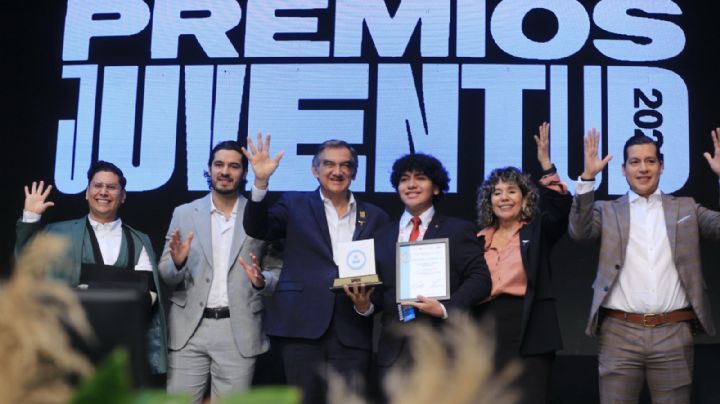Américo Villarreal impulsa a nuevas generaciones en Tamaulipas; entrega premios a jóvenes y atletas