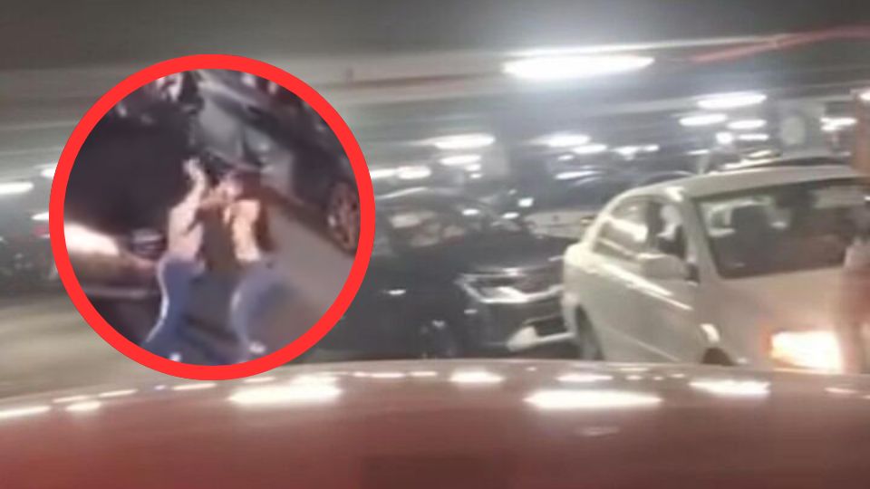 Galerías Monterrey colapsa tránsito por exceso de vehículos; mujeres arman riña en plena avenida | VIDEO