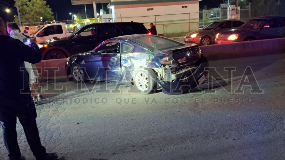 Personal de la subestación de Bomberos llegó de inmediato al lugar para revisar a los ocupantes de los vehículos involucrados