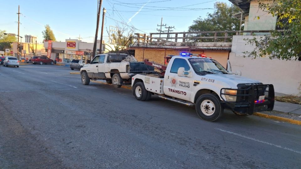 La Dirección de Tránsito y Vialidad de Nuevo Laredo advirtió que esta práctica representa un alto riesgo para todos