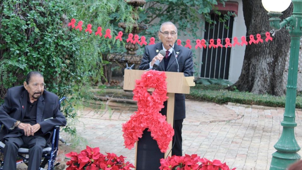 El alcalde de Laredo, Texas, Victor Treviño, anunció el contrato de la firma de abogados.