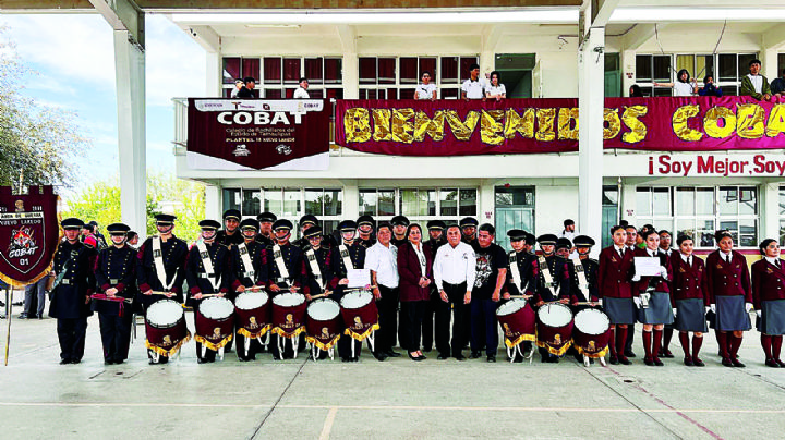 Alumnos del Cobat 01 ganan pase a evento estatal de Bandas de Guerra
