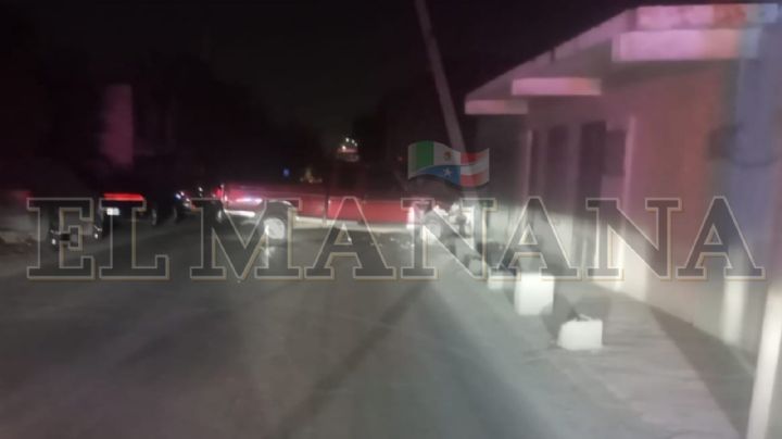 Conductor deja sin luz a habitantes de la Colonia Palacios; chocó contra un poste de luz