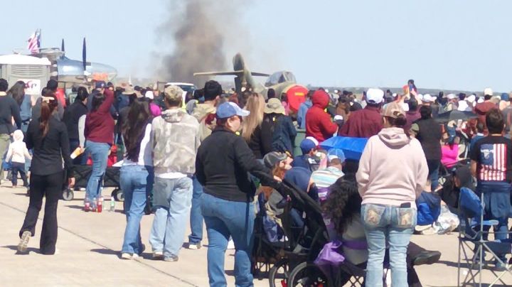 Accidente aéreo en Laredo, Texas: avión aterriza de emergencia y se prende en llamas