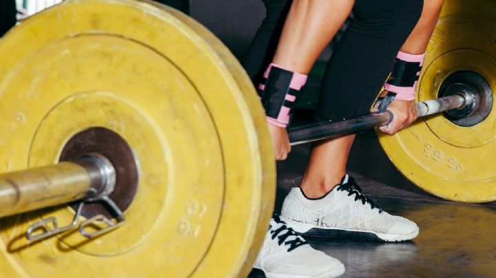 Una menor de edad logra levantar pesas de 270 kilos, pero muere después de su hazaña