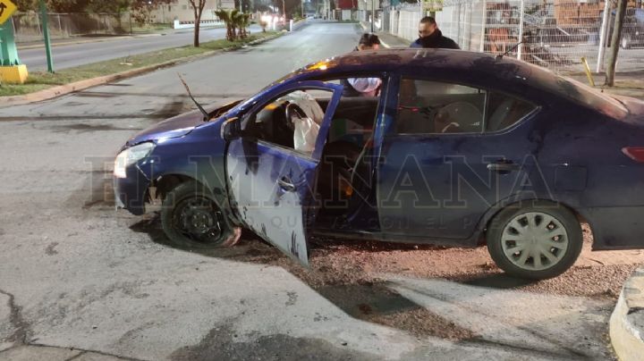 Conductor choca contra camellón de la Colonia Benito Juárez; venía en estado de ebriedad