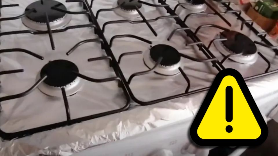 Si bien muchas personas creen que el aluminio ayuda a reflejar el calor y a ahorrar gas, en realidad su uso sobre la estufa puede generar situaciones peligrosas