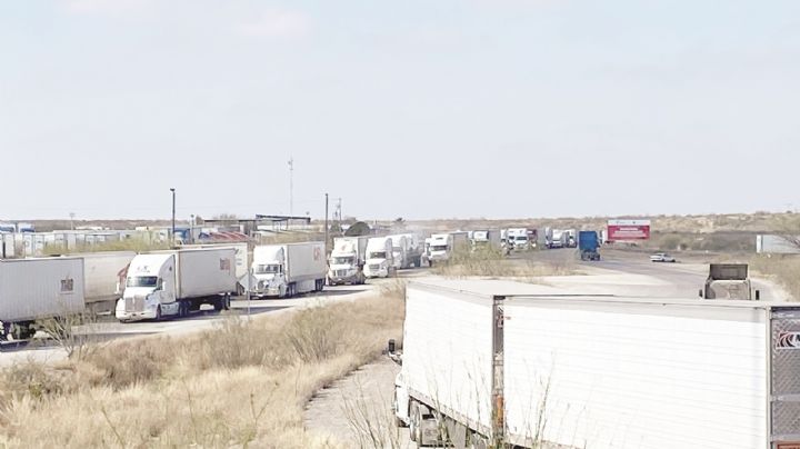 Truenan por filas en Puente de Comercio
