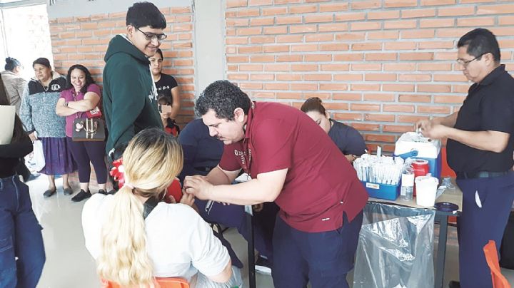 Atienden salud de niños