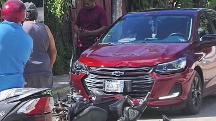 Joven golpea a su mamá por regañarlo después de chocar su moto | VIDEO