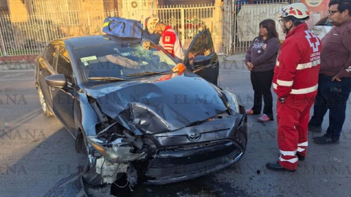Nuevo Laredo: Conductor de DiDi pierde el control de su Toyota y se estrella contra poste